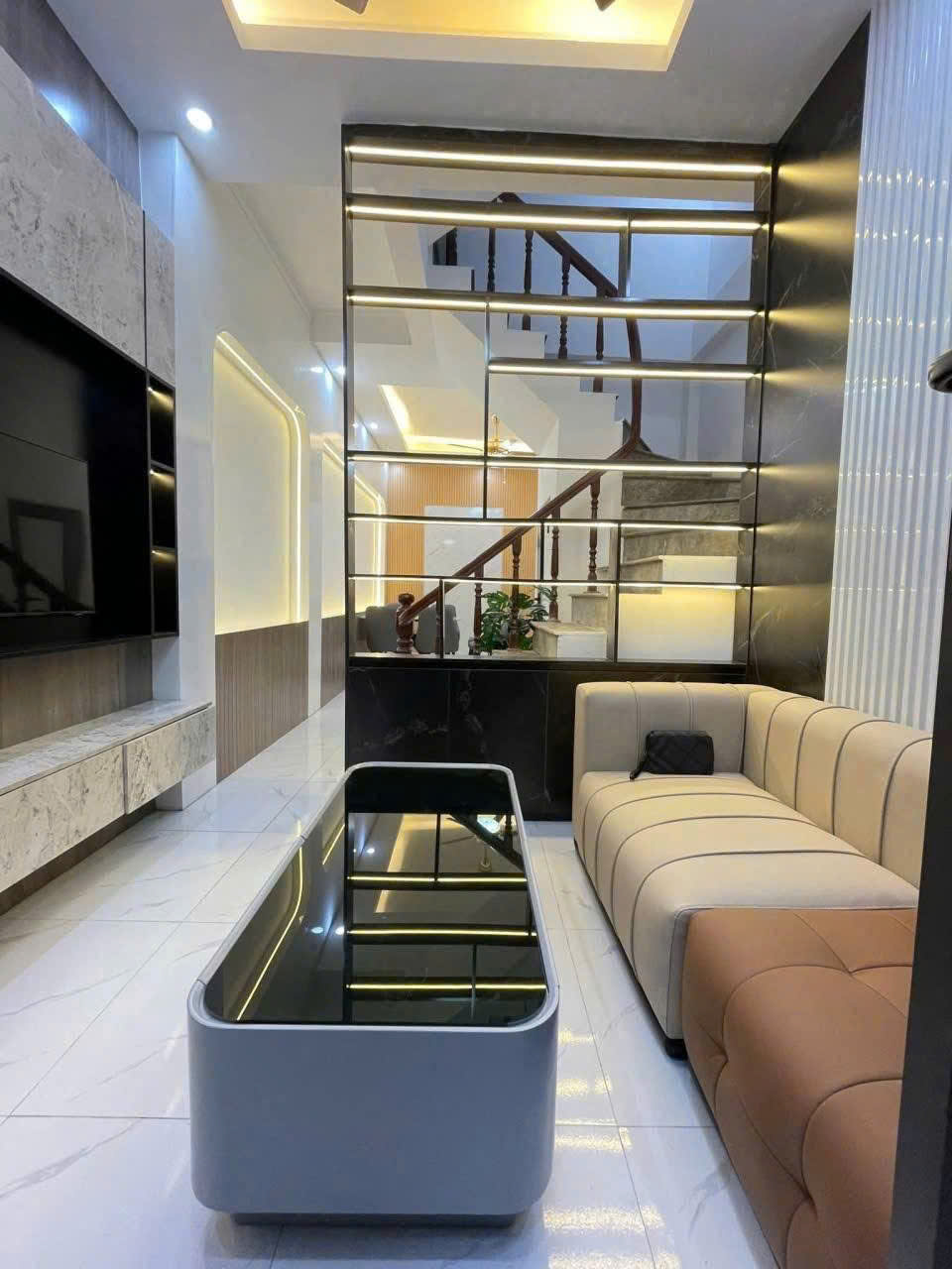  PHỐ VÍP PHAN KẾ BÍNH - NỞ HẬU - 2 THOÁNG 30m2 4 tầng mặt tiền 3.1m Giá 7.65 tỷ 