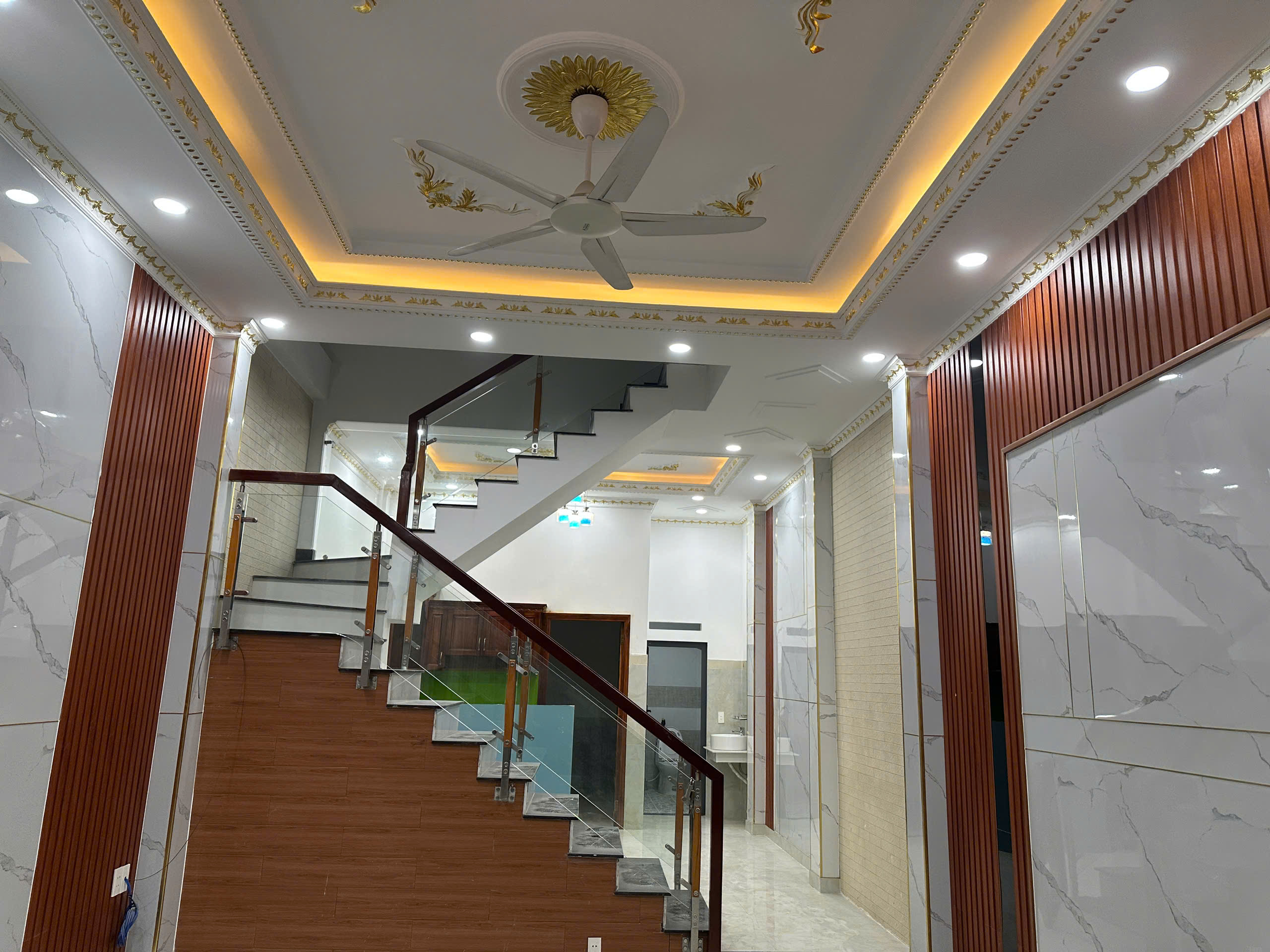  Bán nhà 1 Trệt 2 Lầu,Long Bình Tân,SHR hoàn công,đường 2 ô tô,gần BigC Go 