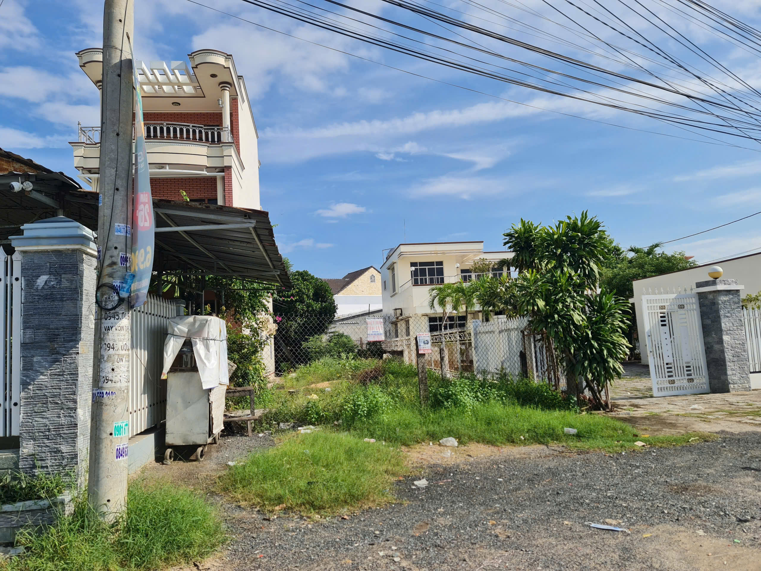  Đất mặt tiền ql1a phường Ninh Hà( phường Hòa Thắng mới) tỉnh Khánh Hoà. 
Diện tích 212m2 ngang 7m
Giá bán nhanh 20tr/m ~ 4,2 tỷ có thương lượng.
Vị trí kinh doanh tốt, vỉa hè rộng rãi, đầu cửa ngõ vào phường ninh Hà. 