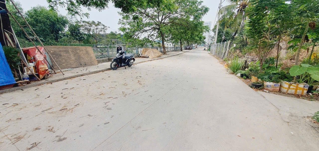  Bán đất mặt tiền kênh giáp sông Vàm Thuận 12x65m giá 23 tỷ 