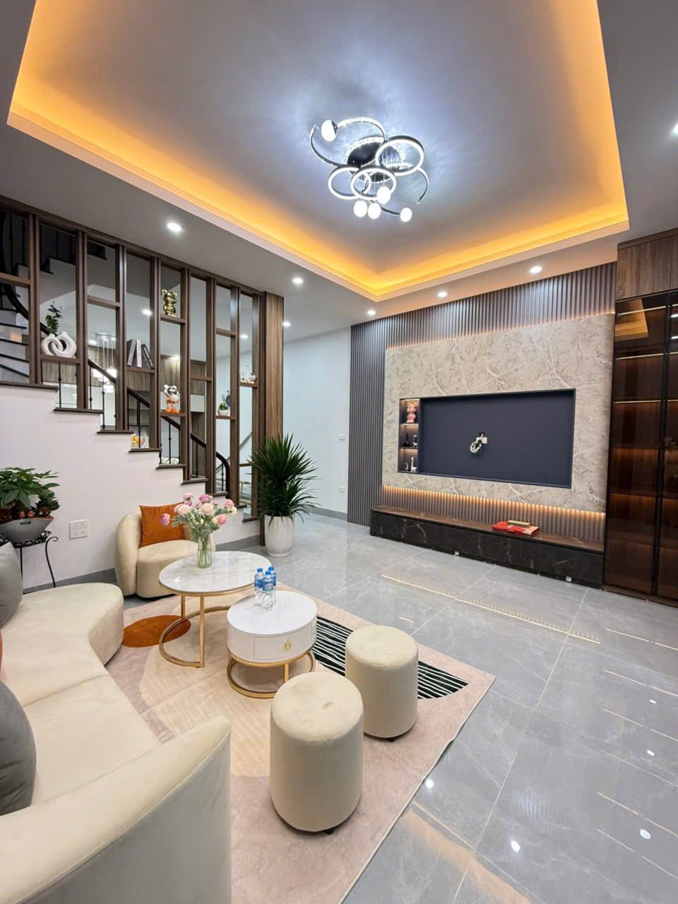  Quanh 11 Tỷ Sõ Hữu Nhà 48m2, 5T Phố Ngọc Lâm, Full Nội Thất, Ô Tô Đỗ Cạnh Nhà 