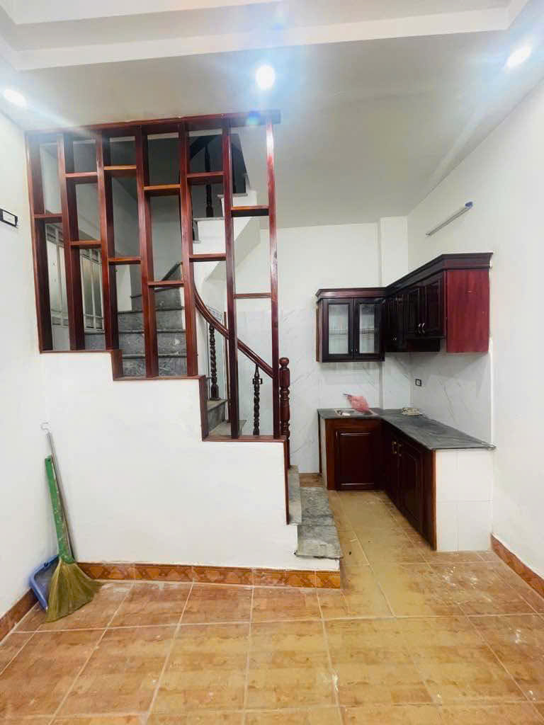  Cho thuê nhà nguyên căn – ngõ 243 Nam Dư, 20m² x 5 tầng, 3 ngủ, 4 vệ sinh, 7 Triệu 