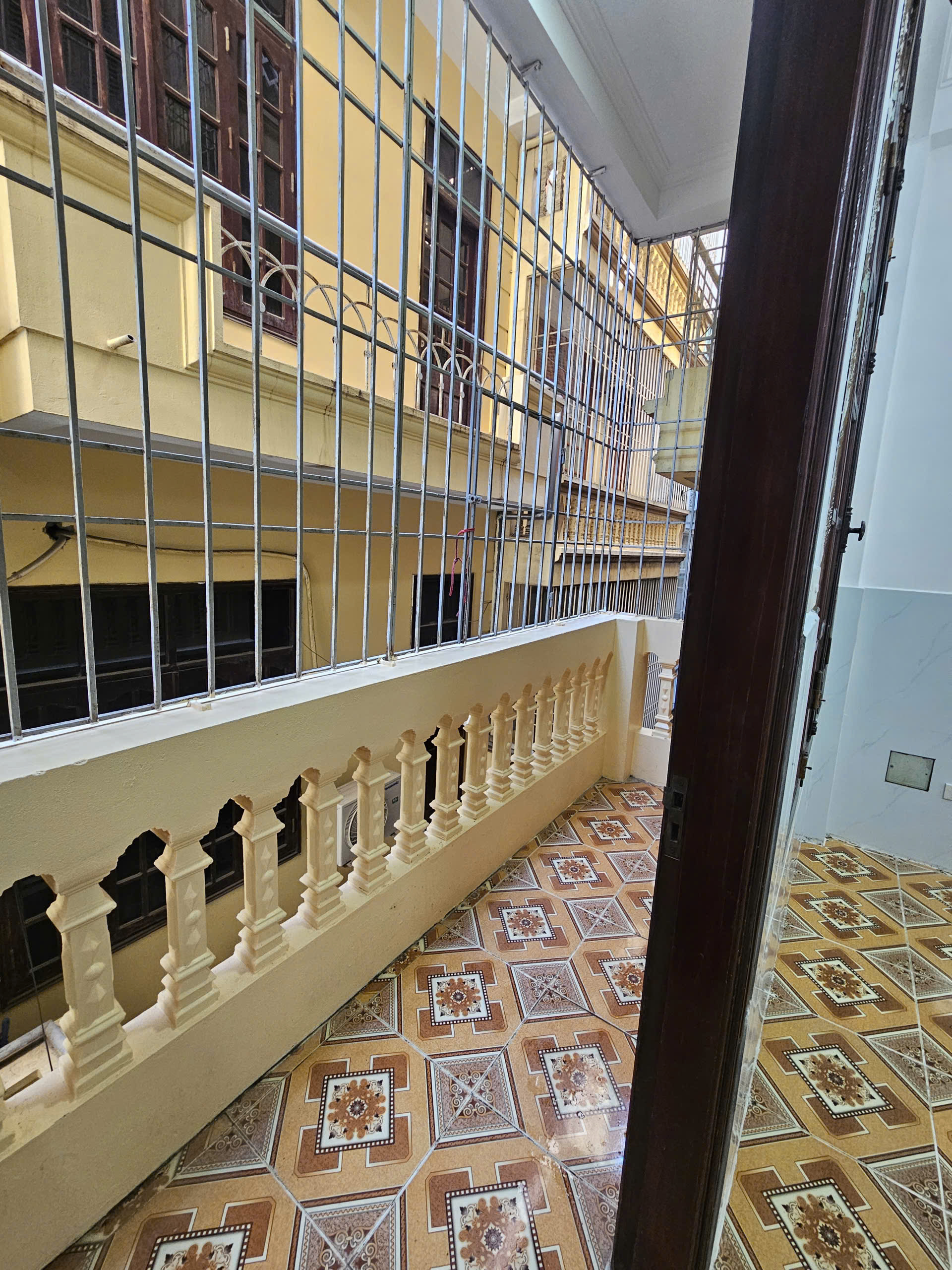  Cho thuê nhà nguyên căn ngõ 175 Định Công 45m2 x 5 tầng, 5 ngủ, 4 wc 14 triệu/tháng 