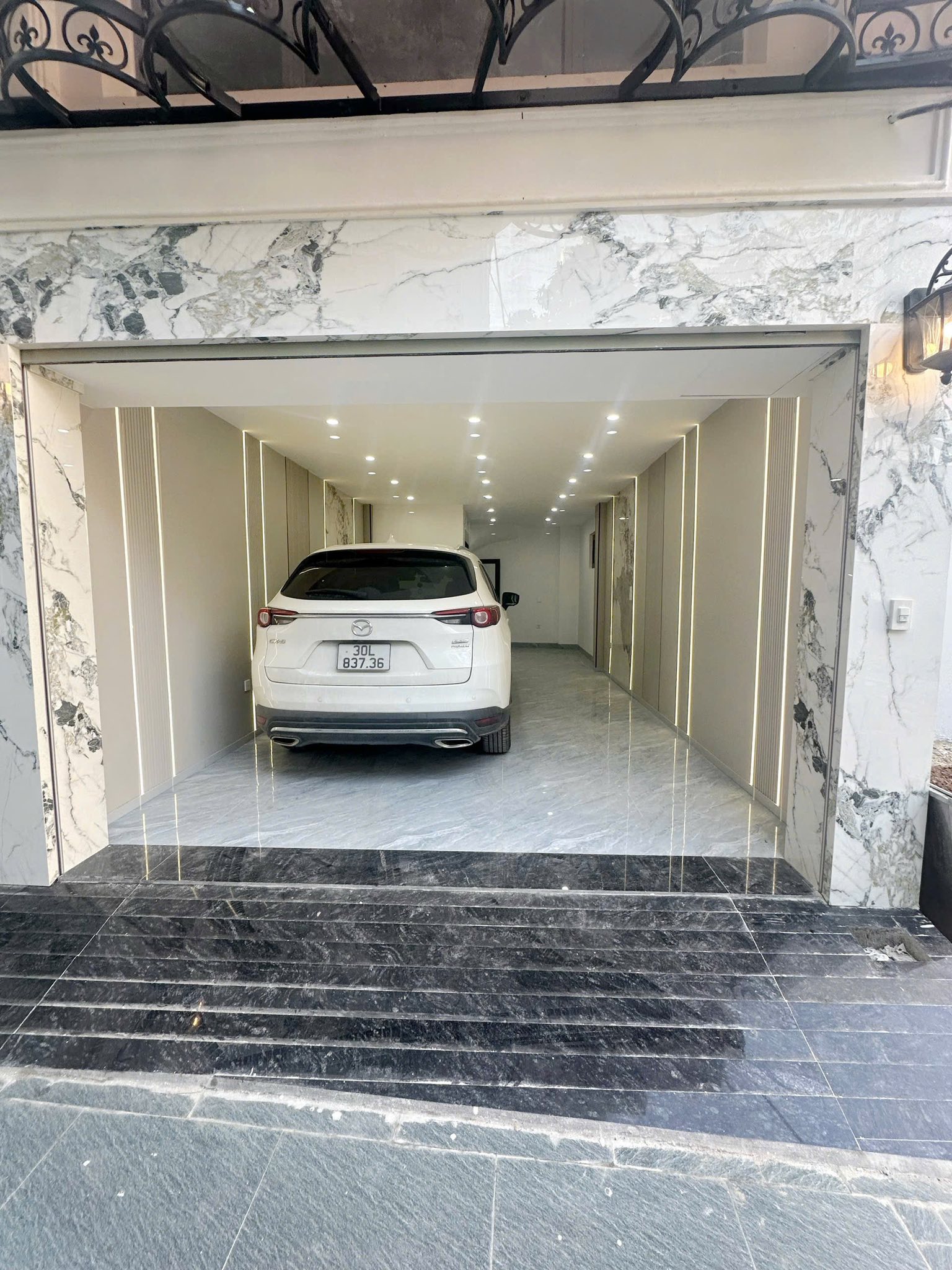  Cần Tiền Bán Gấp Nhà 42m2 6 Tầng Hàng Xóm TTTM Aeon Long Biên, Gara 7 Chỗ - Nhỉnh 13 Tỷ 