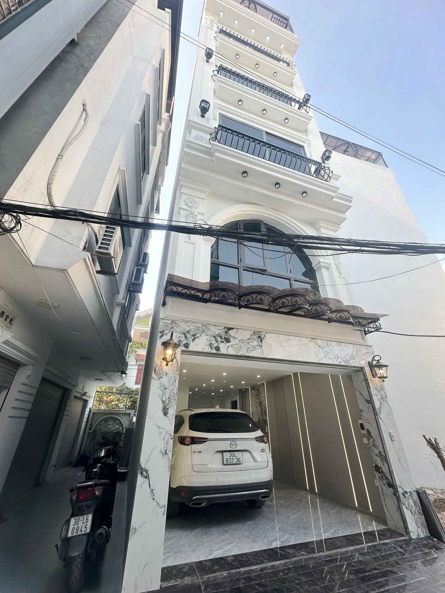  Bán Gấp Nhà Phố Trạm 42m2 6 Tầng Hàng Xóm Aeon Long Biên, Gara 7 Chỗ - Nhỉnh 13 Tỷ 