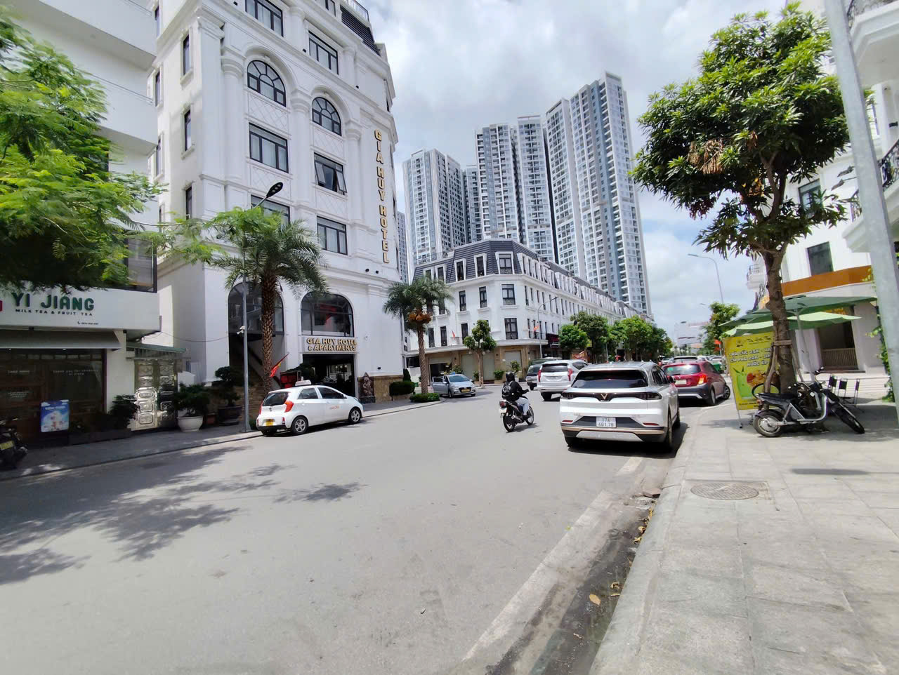  Mặt đường Đào Nhuận - Ngay sát AEON MALL - Phân lô đường 13m đẹp nhất LÊ CHÂN 