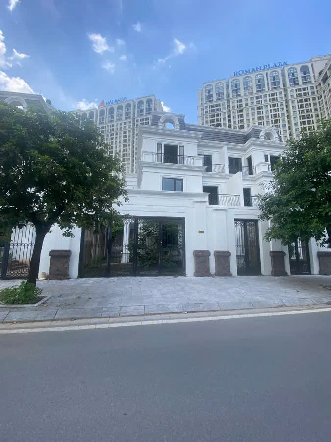  Bán BT Romance,Tố Hữu. DT 195m x 4 tầng. MT 11m,Giá 48,5 tỷ. LH: 0964769634 