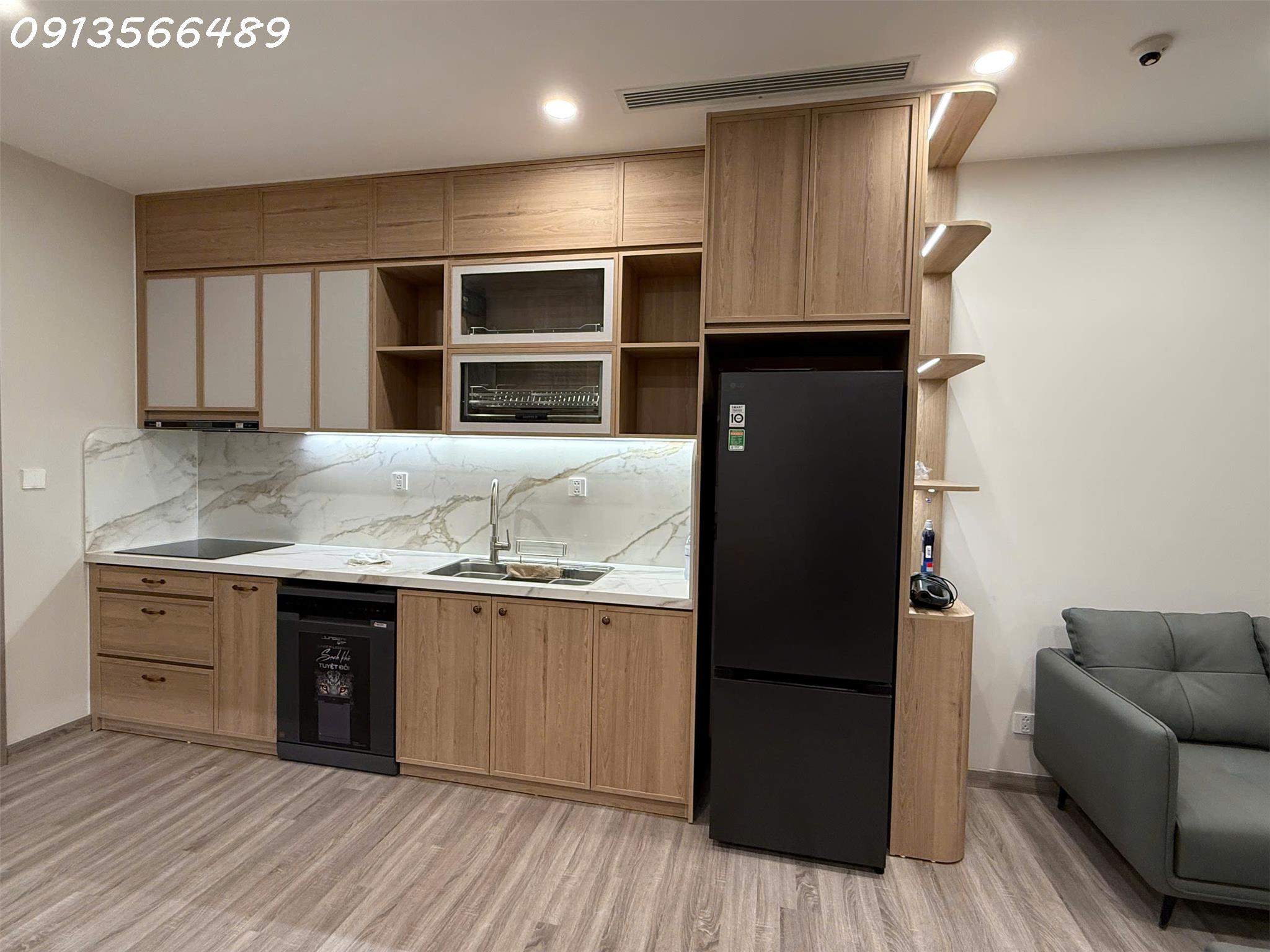  Cho thuê CHCC 2 phòng ngủ tầng 8 view sông Hồng, DT 61m2, 14 triệu/tháng 