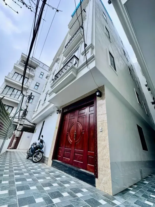  Bán Nhà Xuân Đỉnh 35m + 5 Tầng + Mặt tiền: 5.2m Dân Xây  + Full Nội Thất + Gần CV Hòa Bình giá Chỉ 8.2 tỷ 