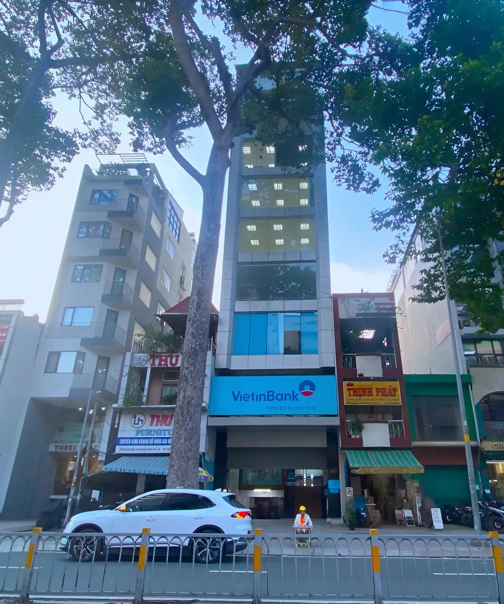  Cho thuê toà nhà 354 - 356 Nguyễn Thị Minh Khai, P5, Q.3 