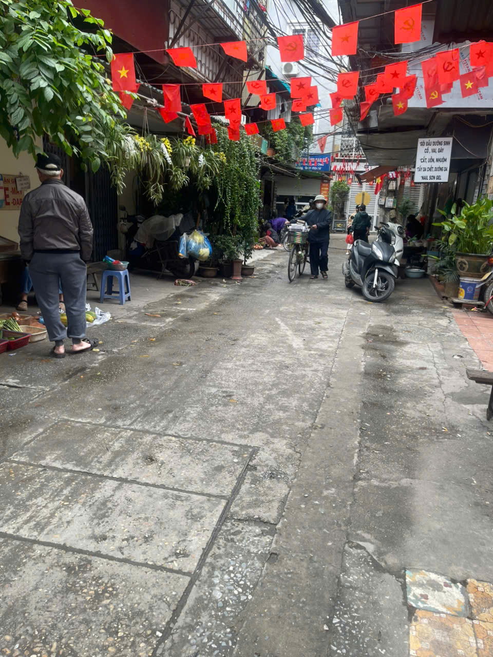  CHÍNH CHỦ CẦN BÁN NHÀ TẬP THỂ ĐẸP - GIÁ TỐT - Vị Trí Đắc Địa Tại Trại Găng, Phố Bạch Mai 