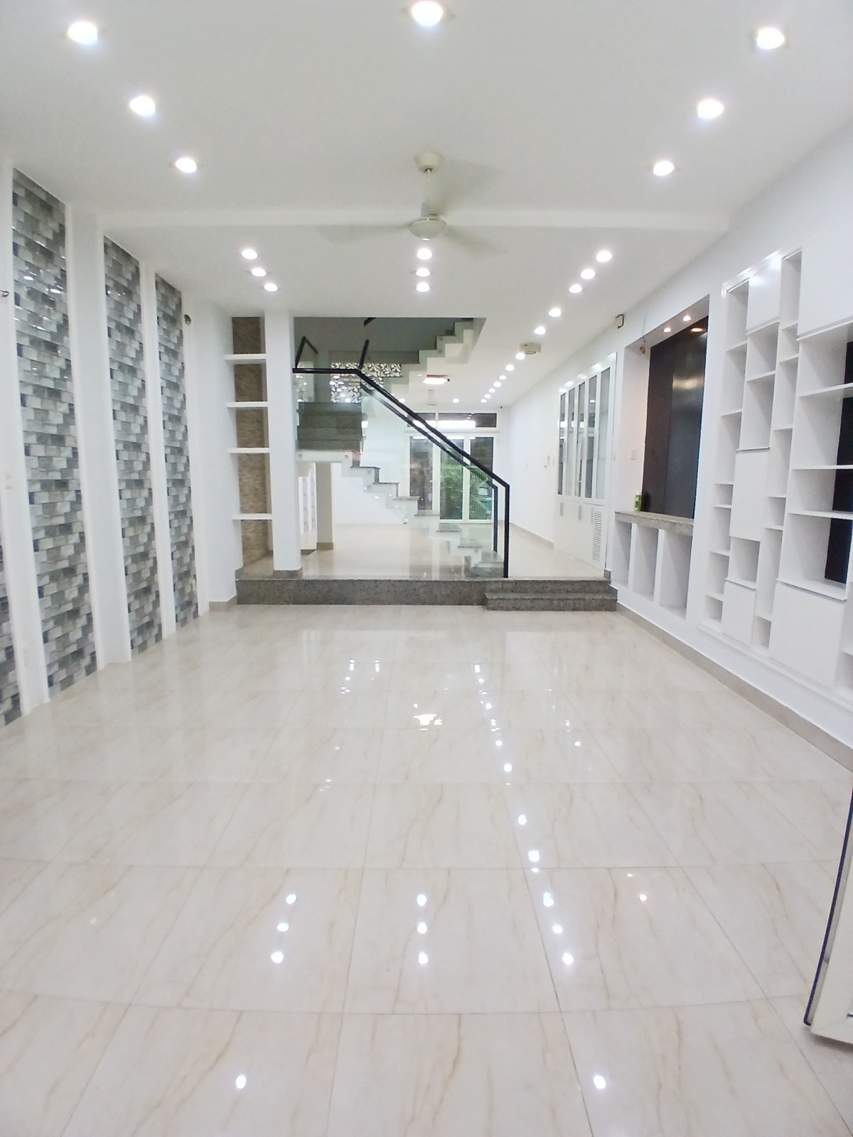  + HẺM XE TẢI – P.12 TÂN BÌNH – NỘI THẤT TIỀN TỶ CAO CẤP NHẬP KHẨU - DT 5m x 20m – 4 TẦNG BTCT 