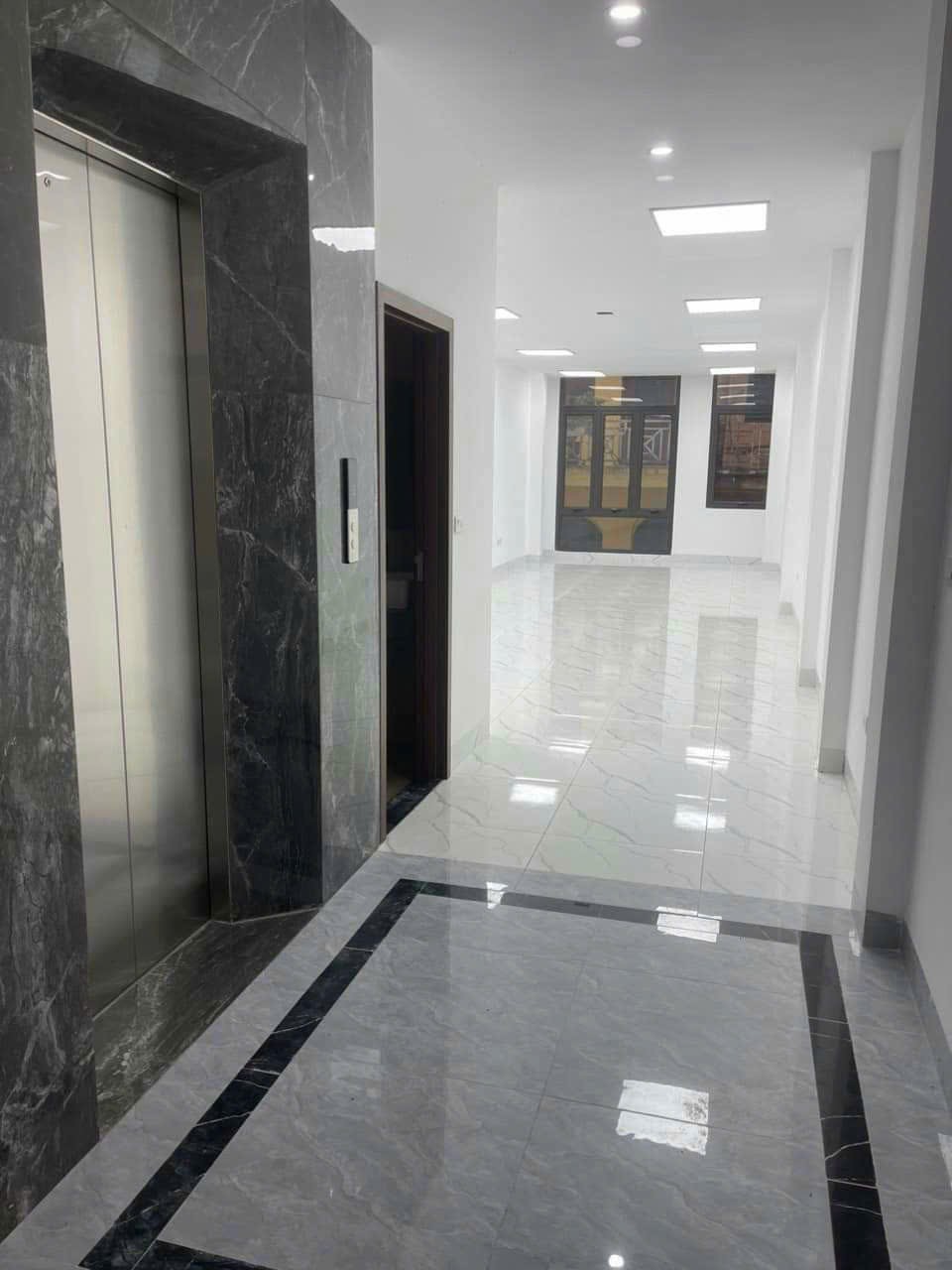  Cho thuê nhà, Thang máy, PCCC, Vỉa hè, 80m2- 4T, Phố Hàng Bạc_35 Tr 