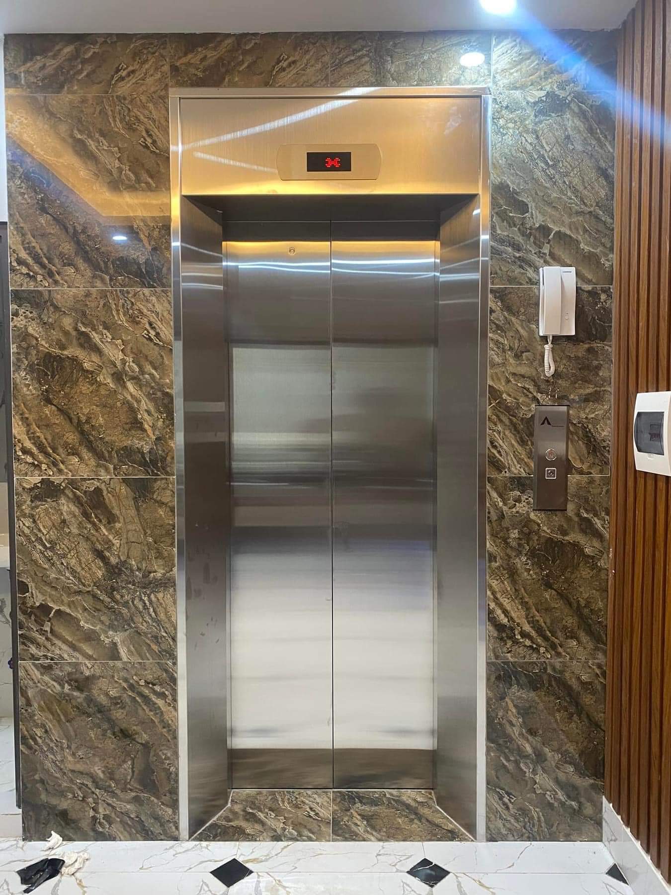  Cho thuê nhà mới, lô góc, Thụy Khuê, PCCC, Thang máy; 100m2* 5T- 29 Tr 