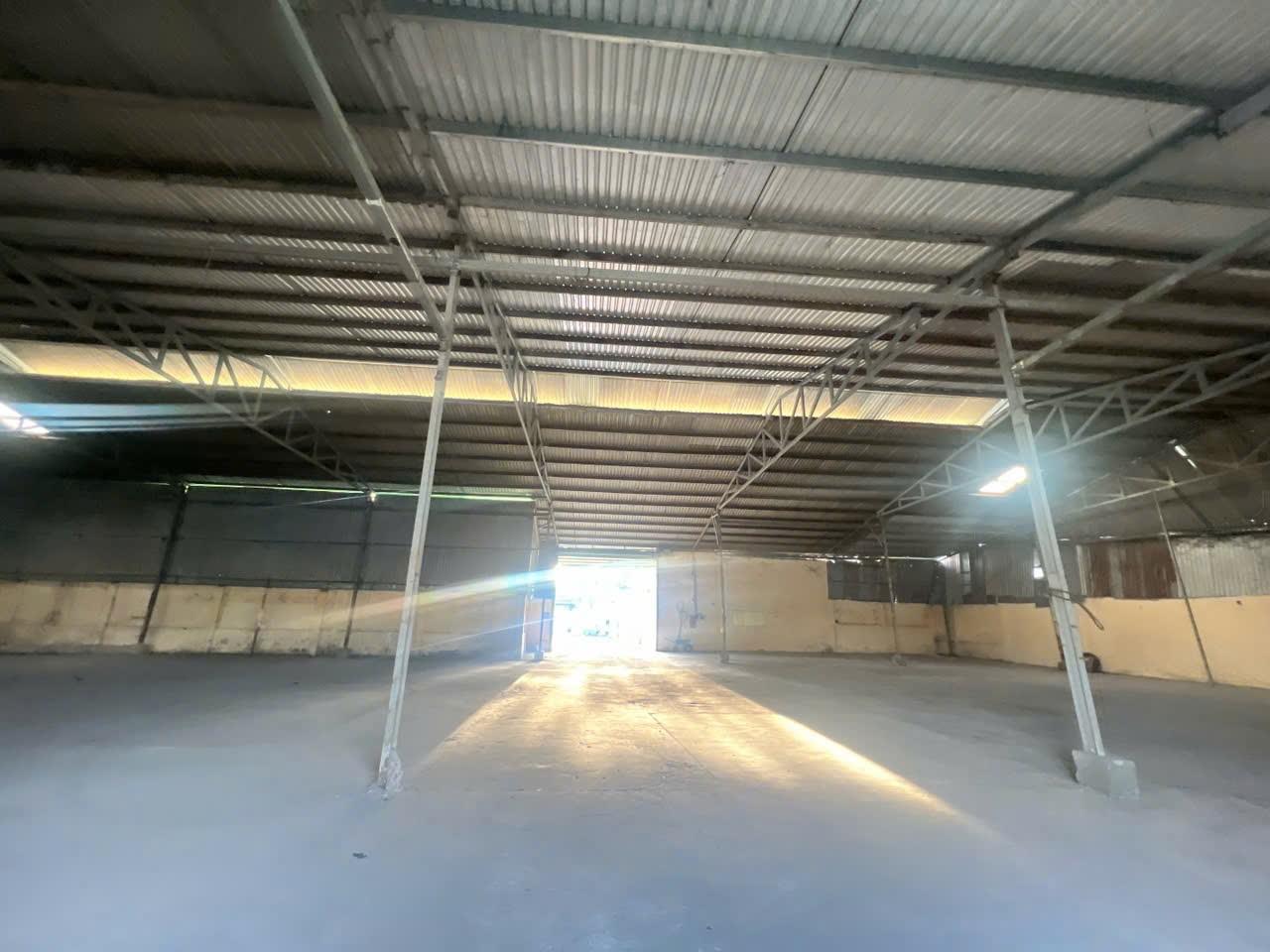  XT641 Kho Xưởng sản xuất trống kho dễ dàng hoạt động liền phù hợp kinh hoạt kết hợp SX 