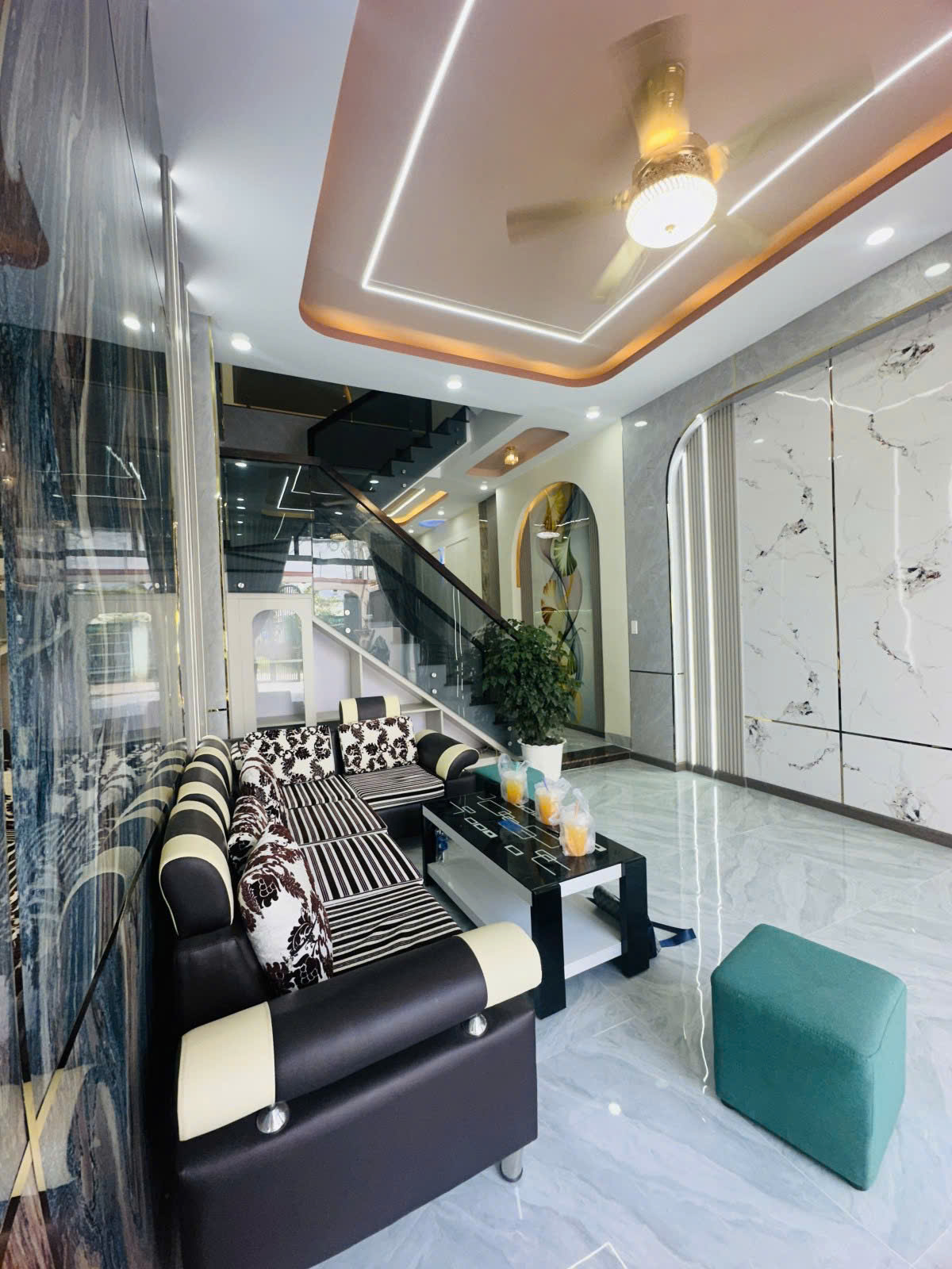  Bán nhà 3 Tầng P.Biên Hòa,SHR thổ cư,đường nhựa 2 ô tô,gần Ngã Tư Bình Trị 