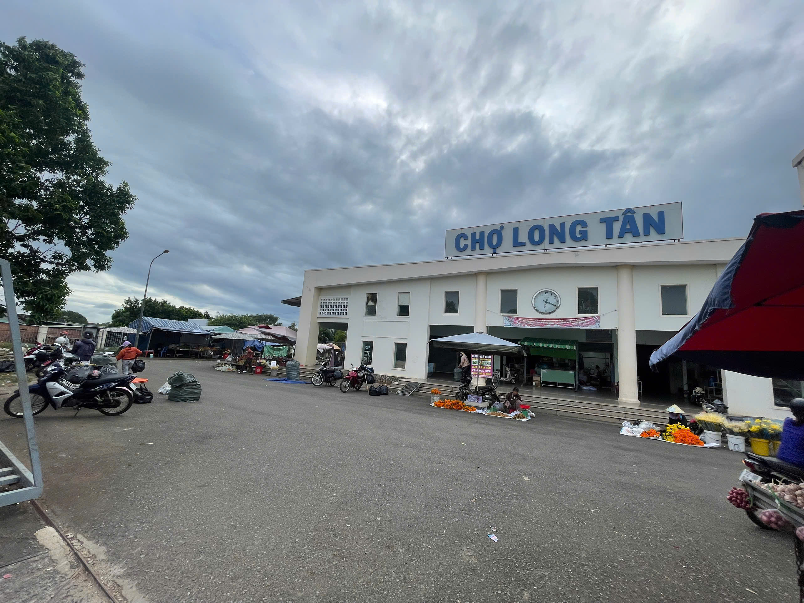  Đất Nền Gần CHỢ LONG TÂN 120m² SHR Nhựa 12M Giá Chỉ 980 Triệu NH hỗ trợ 70% 