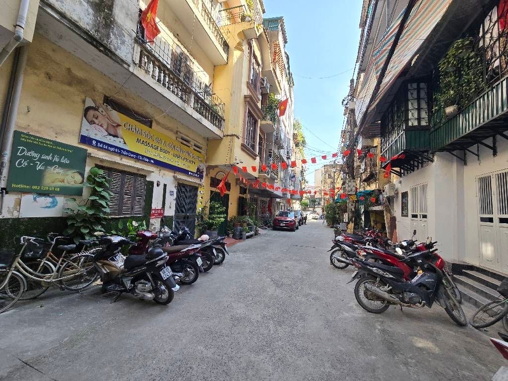  tập thể nghĩa tân tầng 1 trần cung 70m 3 ngủ full nội thất giá 5,850 tỷ ô tô đỗ cửa 