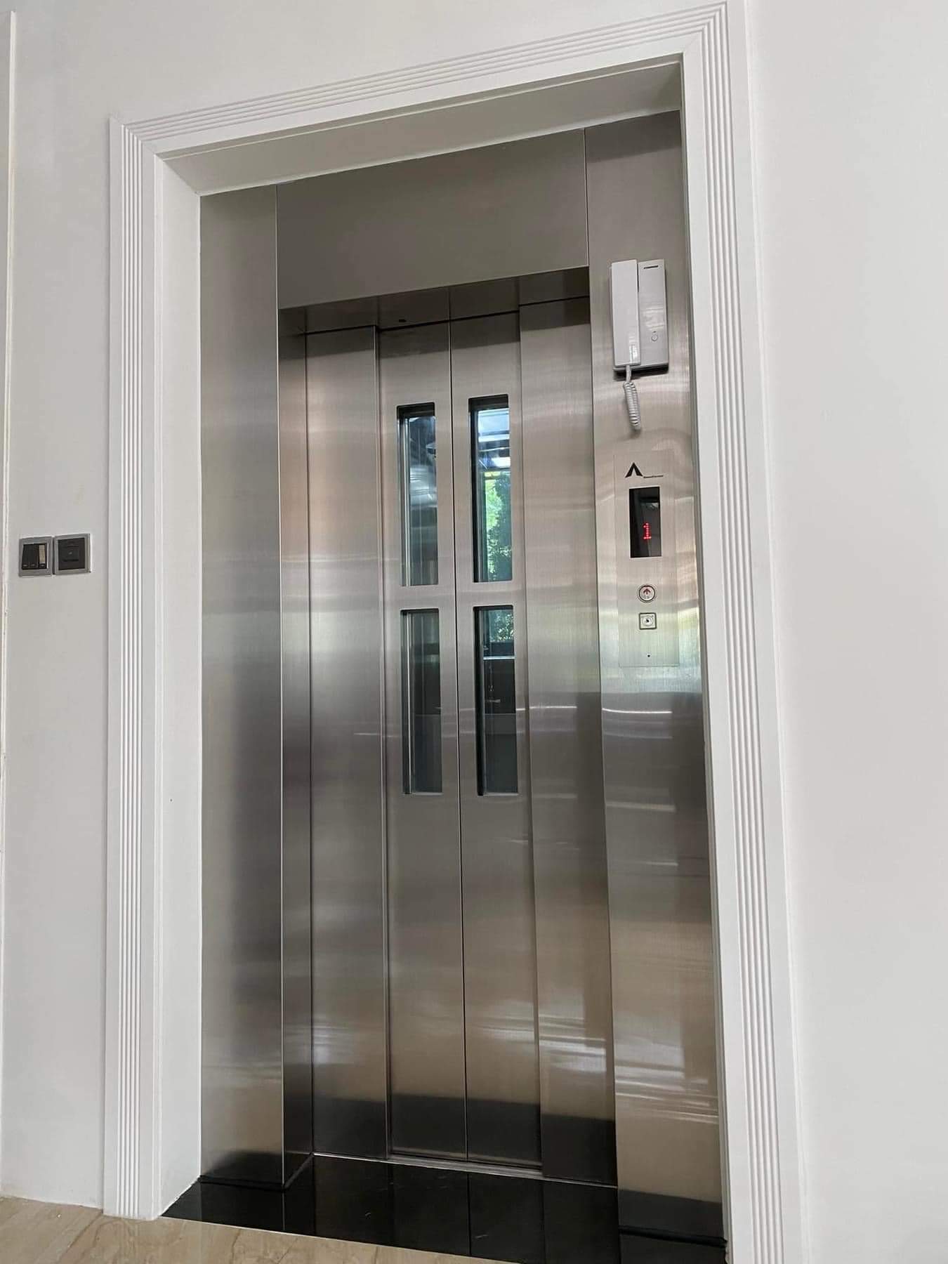  Cho thuê nhà, THANG MÁY, PCCC, Vỉa hè, 152m2- 6T, P. Trúc Bạch_78 Tr 