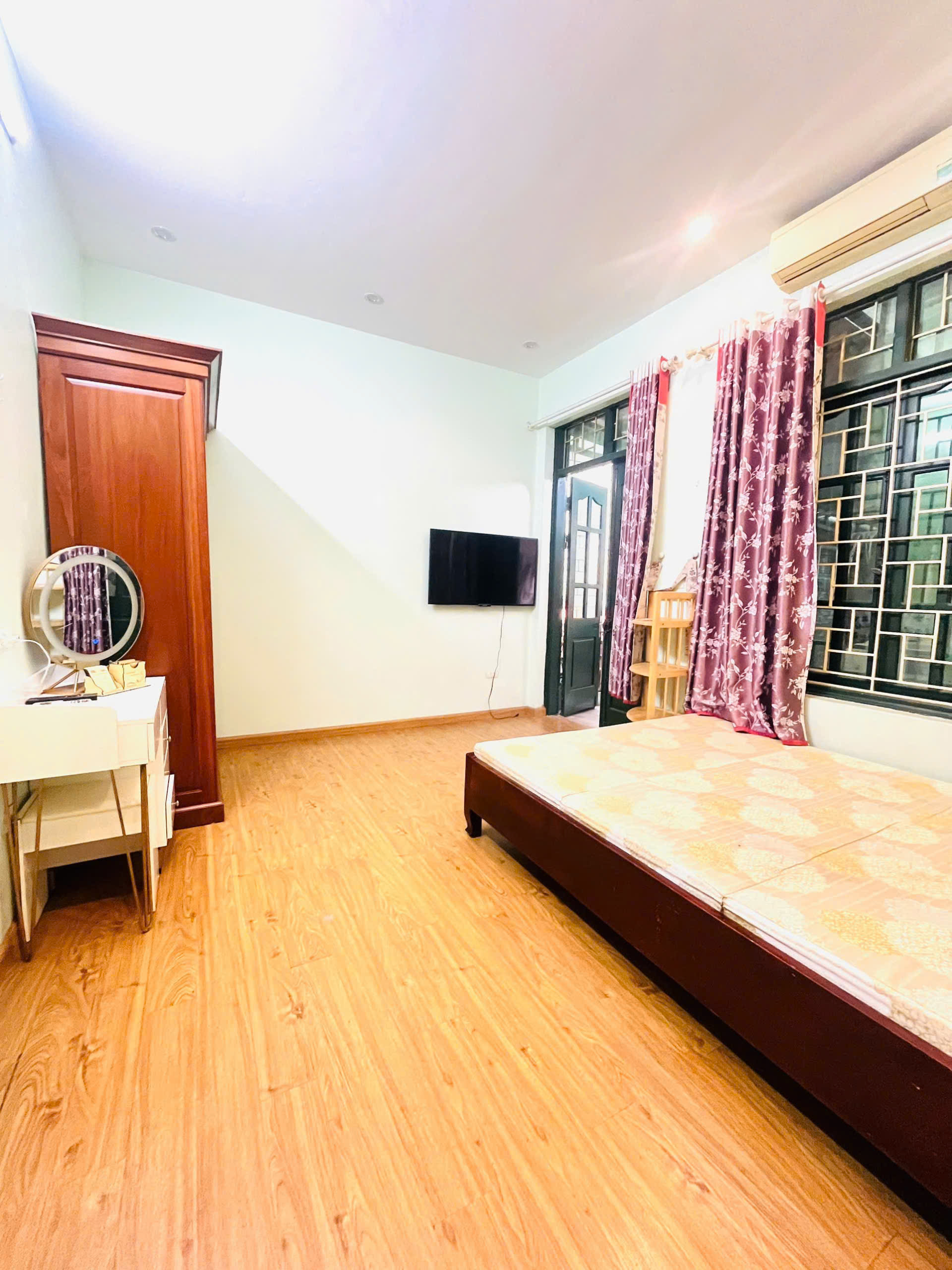  Cho thuê căn hộ tầng 2 + 3 tại ngõ 258 Tân Mai, 60m² x 2 tầng, 3 phòng ngủ, 2 vệ sinh 11 triệu 