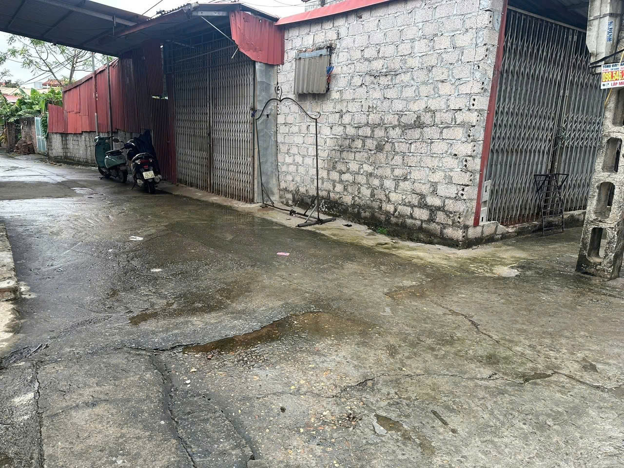  72M NHÀ MÁI BẰNG CÓ GÁC XẾP.
 NGỌC TẢO- PHÚC THỌ- KHU VỰC TIỀM NĂNG .GIAO THÔNG THUẬN TIỆN CHỈ VÀI TRĂM MÉT LÀ RA TỚI CHỢ VÀ TRƯỜNG HỌC CÁC CẤP.
NGÕ THÔNG Ô TÔ ĐỖ CỬA. 
GIÁ DẦU TƯ CHỈ 2XTY.
LH; 0964982442. 