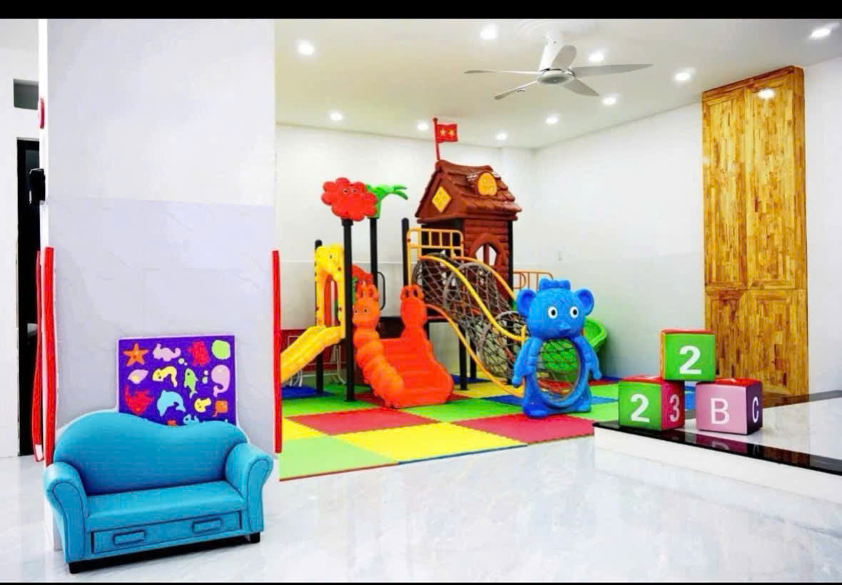  Bán tòa nhà mặt tiền đường Lê Chân, trung tâm P. Phước Tân, thành phố Nha Trang.
Cần bán tòa nhà như sau.
Diện tích đất 174.5m²  Giá bán 40  tỷ mọi thông tin chi tiết vui lòng lh e 