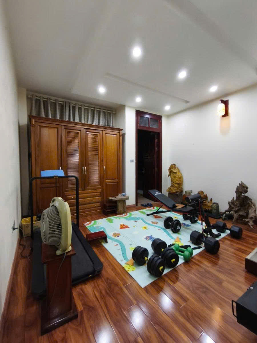  Bán nhà Nguyễn Văn Cừ 44m 6 tầng phân lô ô tô tránh gara ô tô hơn 16 tỷ 