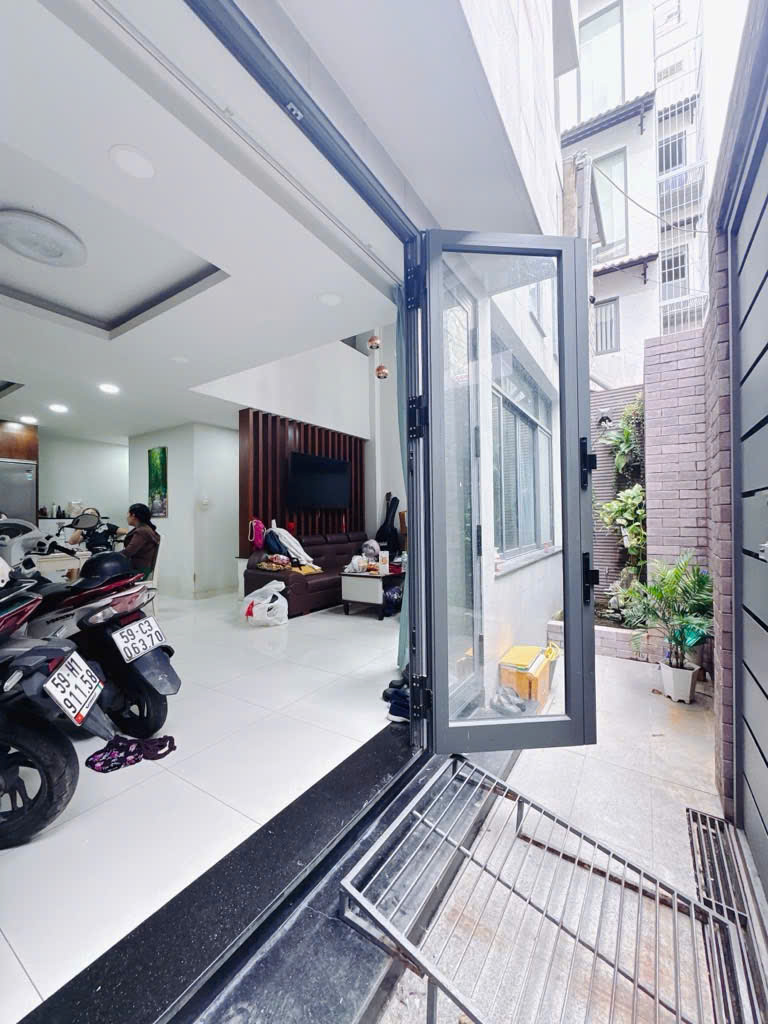  SÁT MẶT TIỀN  XÓM CHIẾU  CÁCH 1 CĂN NHÀ RA MẶT TIỀN 
NGANG 7 DÀI 8 – 5 TẤM CÓ 7 TỶ 