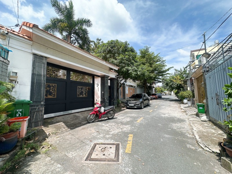  Bán nhà đường Chu Văn An, Hiệp Phú, Q9, TP HCM. DT 96m2, 2PN, SH. Giá 6.9 tỷ. LH: 0933125879 