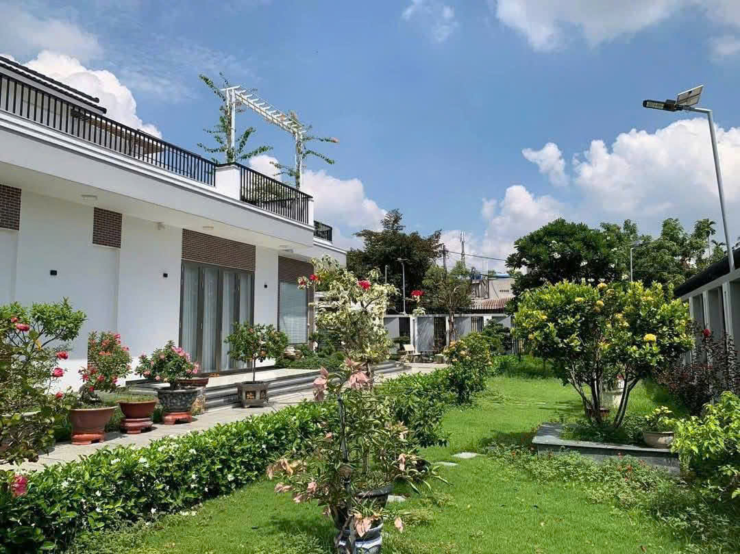  TIỀN NHANH CÓ LỢI THẾ! BÁN GẤP BIỆT THỰ GÓC 2 MẶT TIỀN SIÊU ĐẸP – TTT HÓC MÔN 