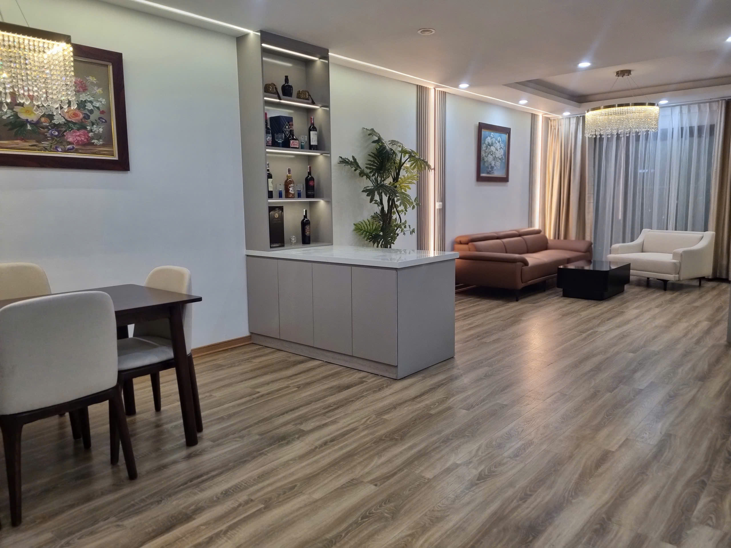  17.11.25.4 Bán 4 ngủ Ngoại giao đoàn, dt127m2, full đồ mới tinh từ châu âu, giá rẻ nhất khu vực Tây Hồ chỉ 16 tỷ 