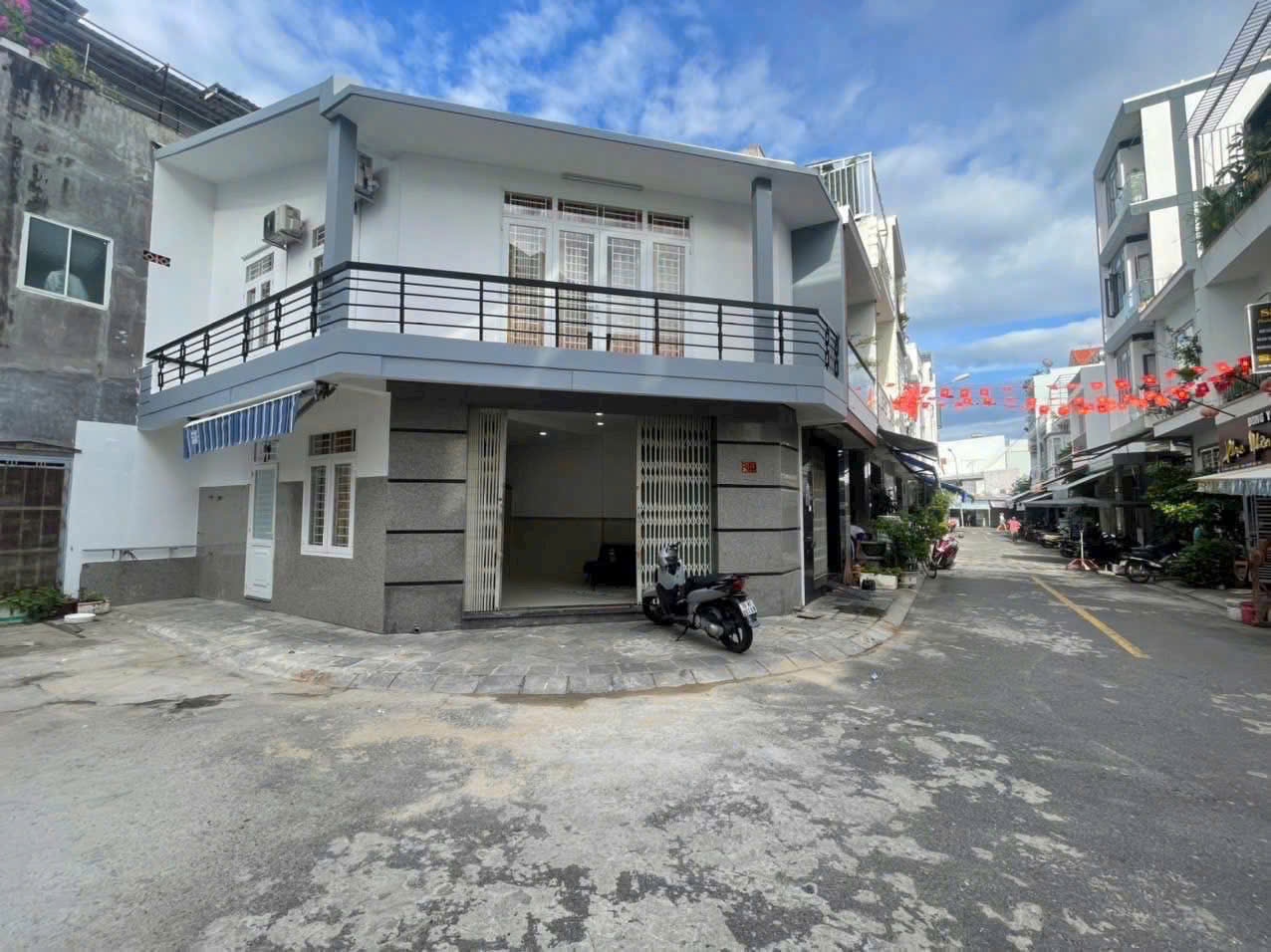  HẠ GIÁ BÁN NHANH 5TỶ350 TRIỆU.v
 DT đất: 42m² (ngang 4m) 
DT sàn sử dụng: 97m² Chỉ 5tỷ 350 Triệu.
 Mọi thông tin chi tiết vui lòng lh e ạ 