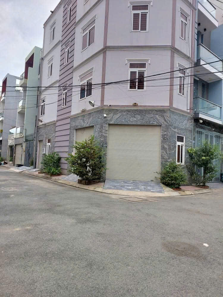  Nhà 3 tầng đẹp sát Trung Tâm Quận 2  Nguyễn Duy Trinh,Phú Hữu,Quận 9 
vuông vức, phong thủy đẹp, đường trước nhà 6m 