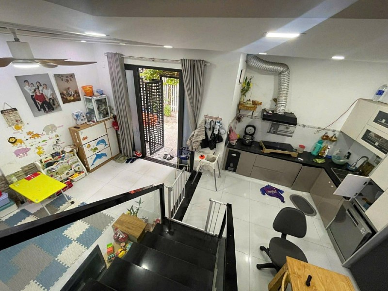  ♪ Nhà Góc Kiệt rộng gần MT Cù Chính Lan, 40m2, 2 tầng, sân rộng, 3.2 tỷ 