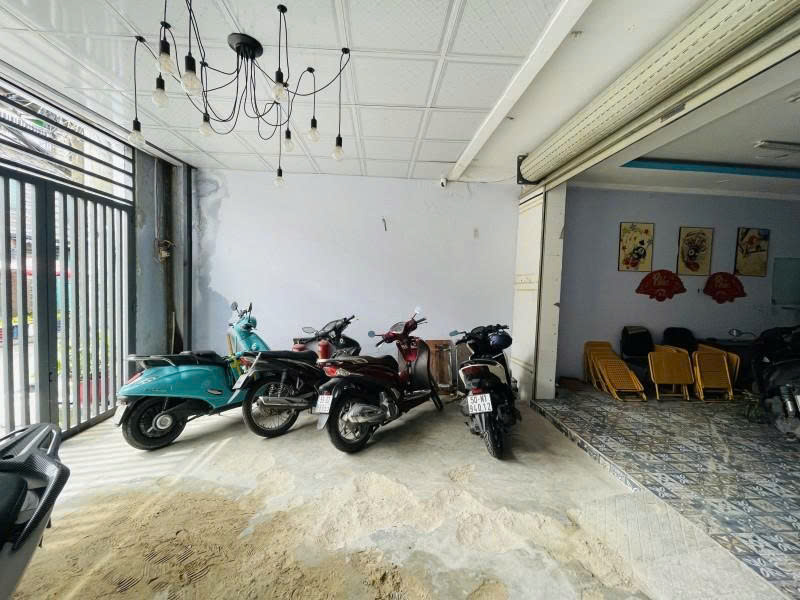  Bán nhà Mặt tiền Trịnh Đình Thảo - giao Kênh Tân Hóa, 5,4x15,5m - 2 Tầng, HĐT 15tr, 10,8 tỷ. 