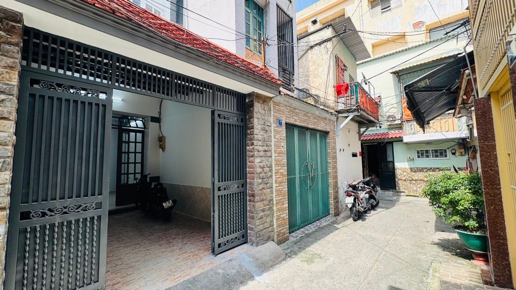  NHÀ ĐƯỜNG DƯƠNG BÁ TRẠC – HẺM XE HƠI – 3 TẦNG KIÊN CỐ – SÂN THƯỢNG RỘNG THOÁNG 