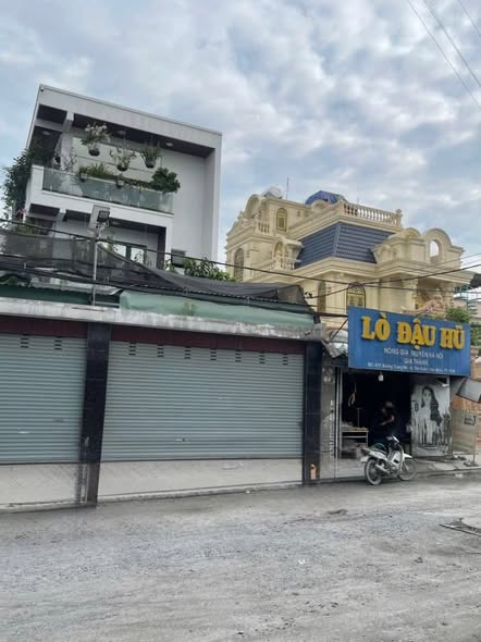  Bán nhằ mặt tiền 3 tầng 10x20m giá 14,8 tỷ Đường Tân Xuân 