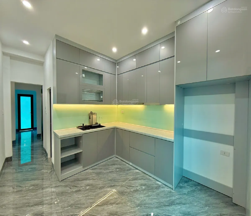  BÁN NHÀ TRUNG TÂM CẦU GIẤY, NGÕ OTO, PHÂN LÔ BÁN CỜ, DT 36M, MT 5M, GIÁ NHỈNH 15 TỶ. 