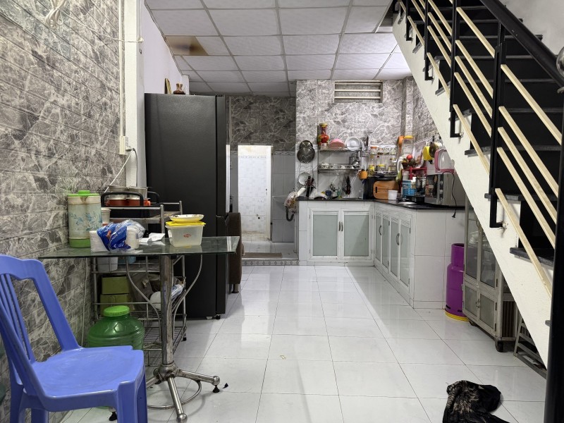  ♪ Nhà Hoàng Diệu, kiệt rộng thông, 39m2, 2 tầng, 2PN, 2WC, sân rộng, chỉ 2.6x tỷ 