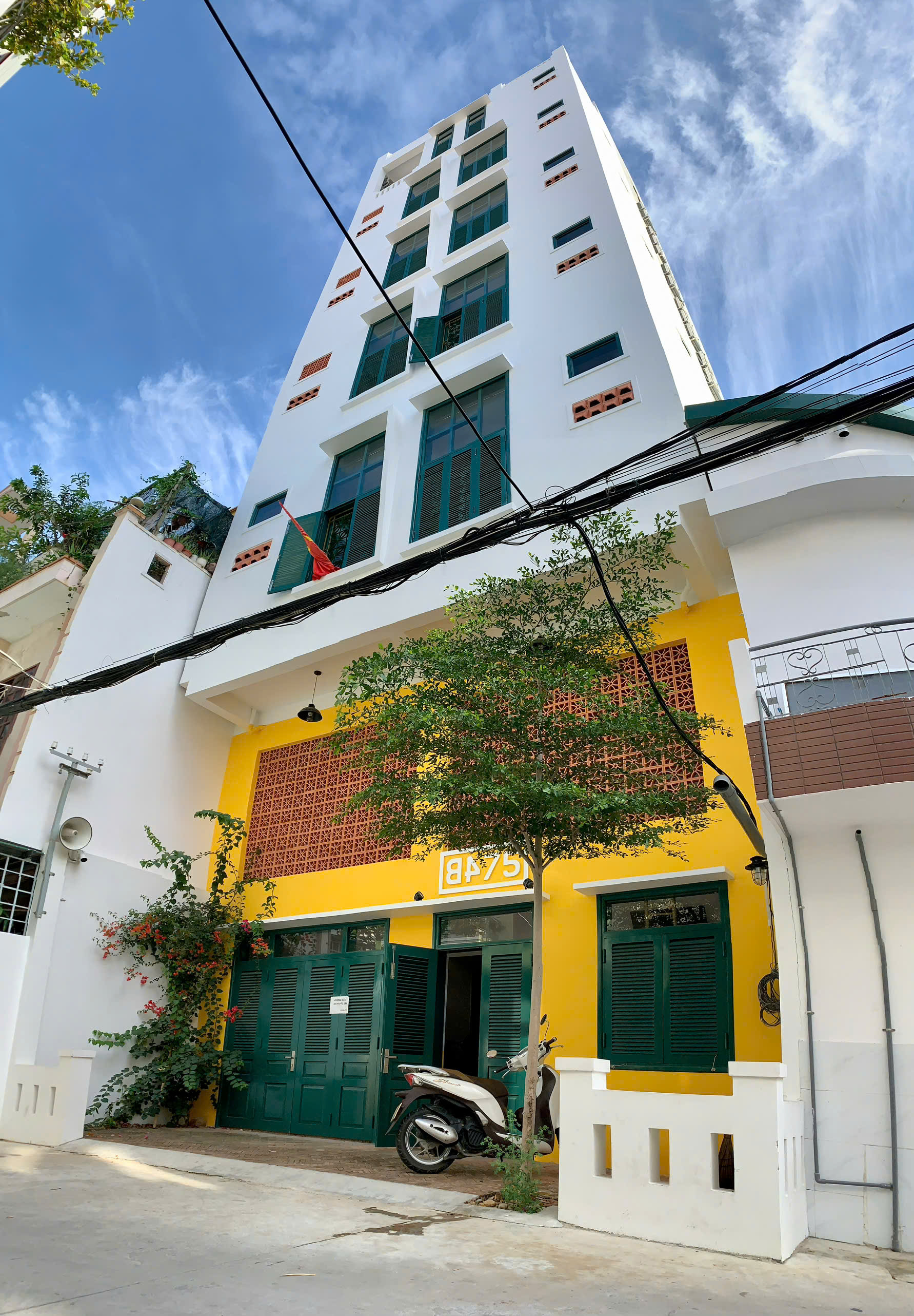  Bán hotel 7 tầng hẻm Paster , Xương Huân , Nha Trang .
Diện tích 82m ngang 8 kinh doanh 20 phòng , tầng trệt kinh doanh cà phê , tầng thượng view biển có thể kd pub , nhà hàng .
Pháp lý sổ hồng đã hoàn công 
Giá bán 20 tỷ thương lượng 