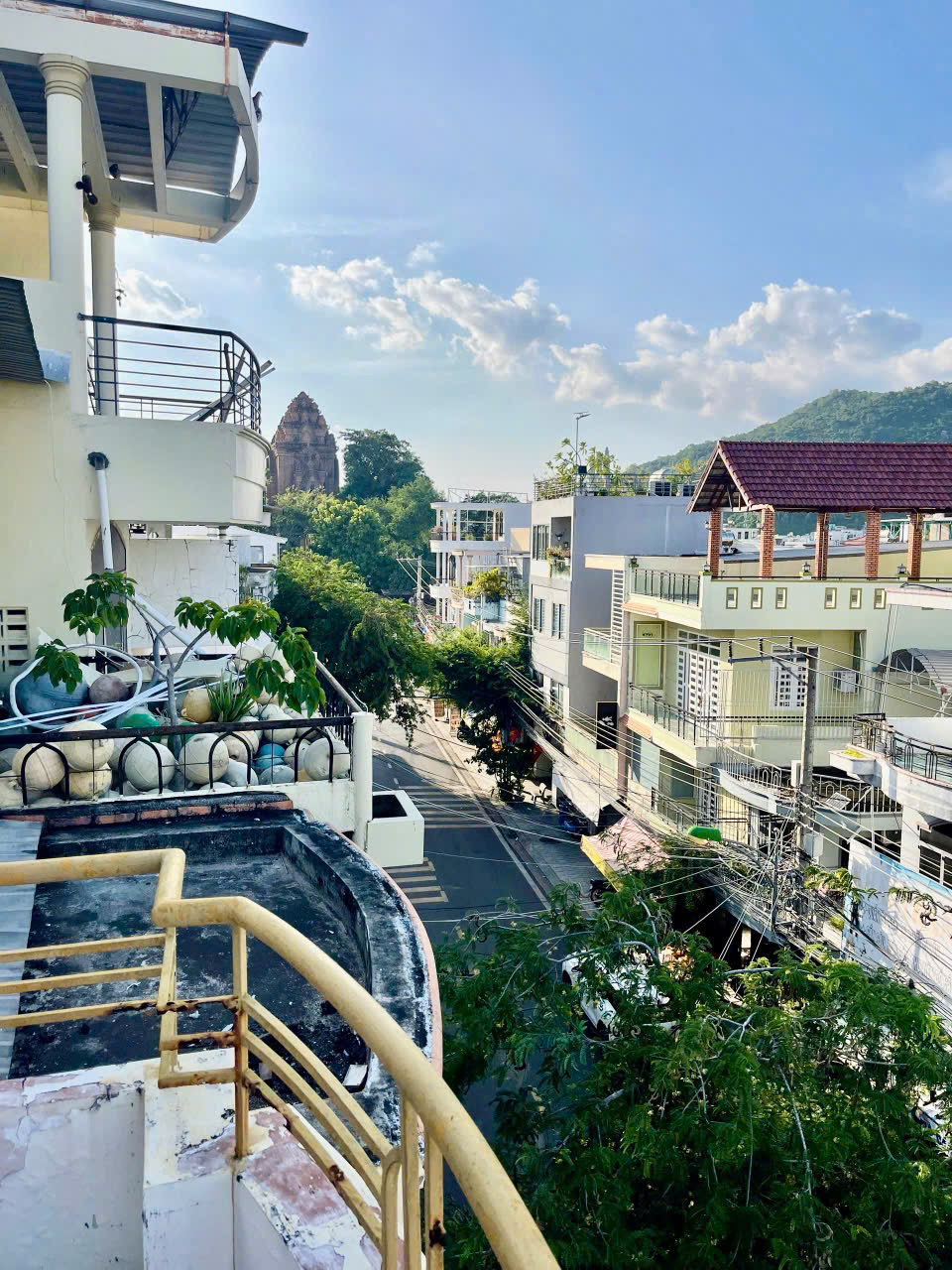  BÁN NHÀ 4 TẦNG 1 TUM VỪA Ở VỪA KINH DOANH MẶT TIỀN ĐƯỜNG THÁP BÀ, NHA TRANG. 