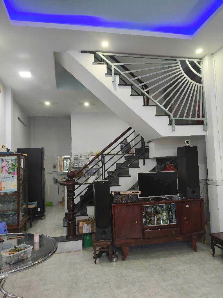  ????BÁN NHÀ ĐẸP 3 Tầng 3PN Ở NGAY NGUYỄN THỊ SÁU phường THẠNH LỘC Quận12 CHỈ HƠN 3 TỶ 