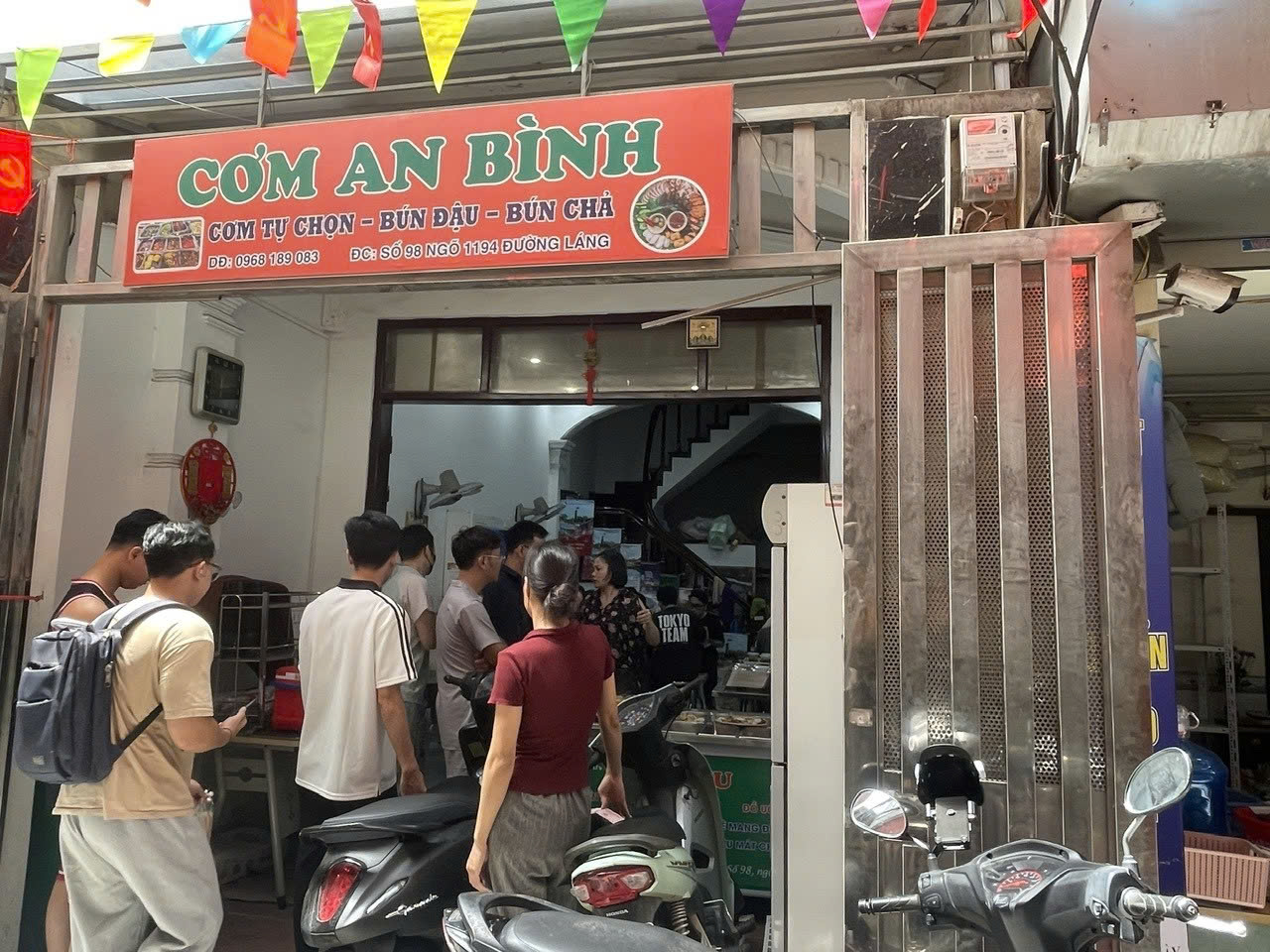  SANG NHƯỢNG QUÁN CƠM BÌNH DÂN TẠI ĐƯỜNG LÁNG , ĐỐNG ĐA, HÀ NỘI 