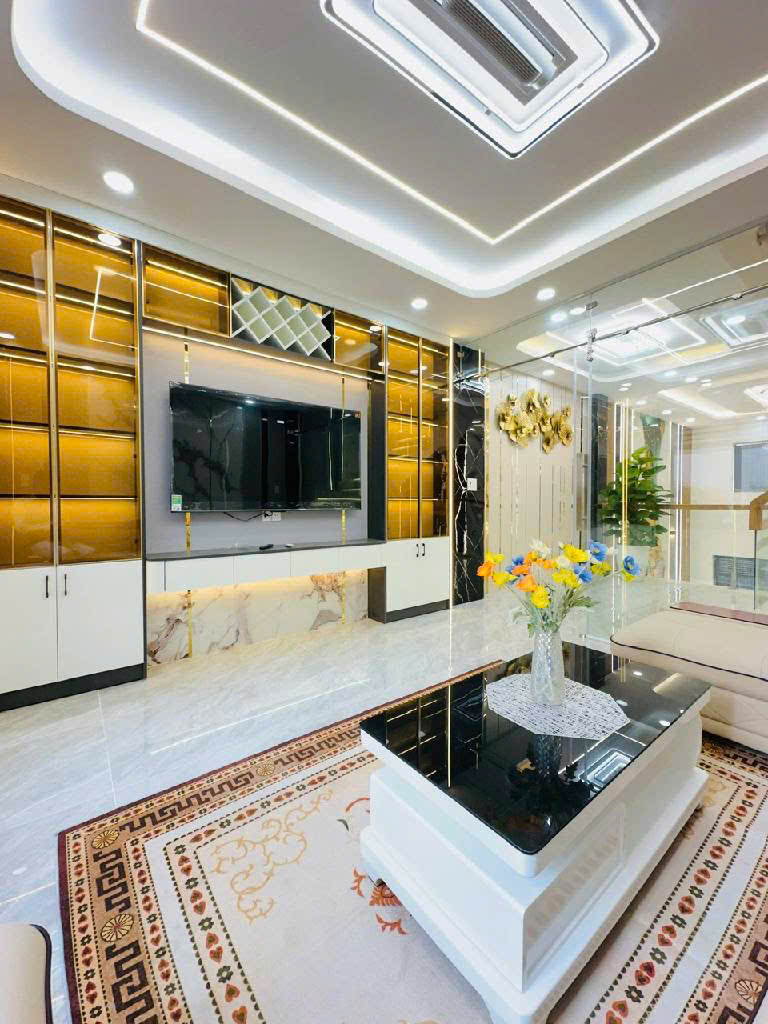  Nhà xinh Hà Huy Giáp, Q.12: DTS 231m2, 5 tầng, 5PN, sổ hồng trao tay, giá chỉ 6.9 tỷ - Cơ hội an cư lạc nghiệp tại Sài Gòn! 