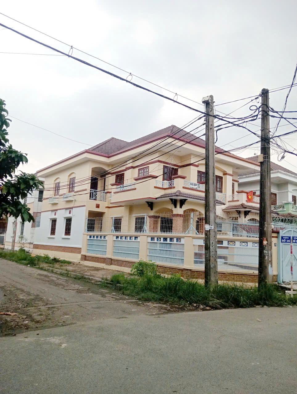  Giảm 900 triệu bán gấp căn nhà góc 2 mặt tiền đường Số 19 KDC Bình Hưng ngay bx Q8 