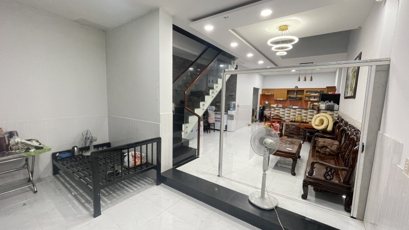  Bán nhà  Hiệp Bình Chánh, đường Số 9, Thủ Đức, TP HCM. DT 5x18m, 3 tầng, 3PN, SH, 8.7 tỷ. 