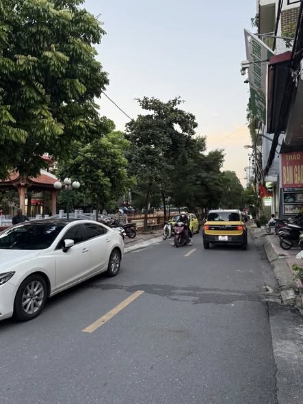  Bán nhà Mặt phố Ô Cách. Trung tâm Việt Hưng. 66m x 4m2. Chỉ 14t còn tl 