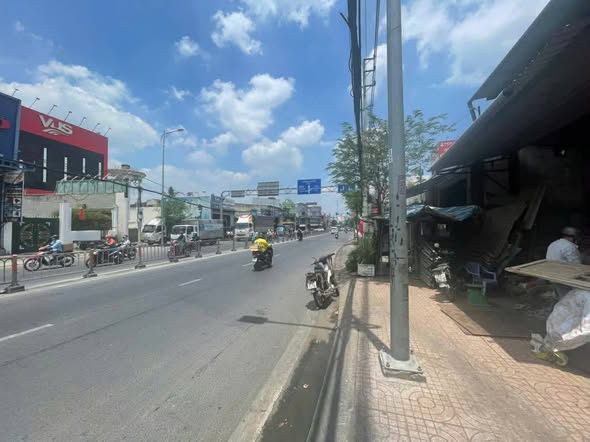  Bán nhà mặt tiền 4,3x33m giá 11,79 tỷ Đường Tô Ký 