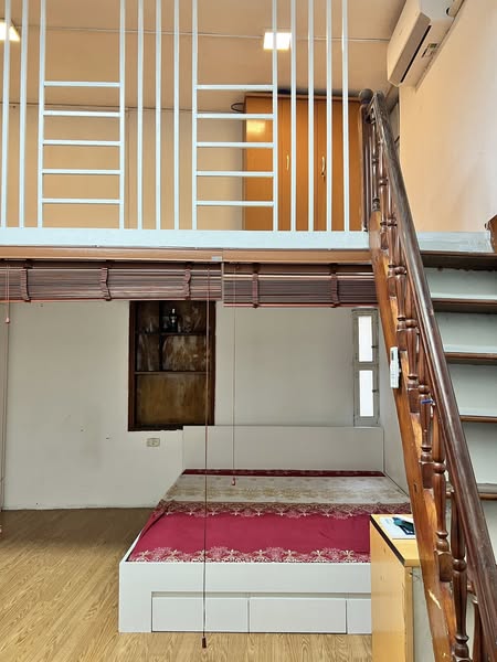  Cho thuê căn hộ tập thể Hàng Quạt 50m² tầng 2, ở gđ, 4 em nữ 7 Triệu 