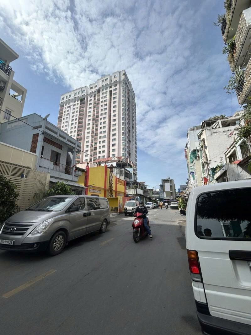  Bán nhàTòa nhà 8 Tầng, Mặt tiền Cao Đạt - giao Trần Bình Trọng, 9x15m, sổ A4, chỉ 48 tỷ, 